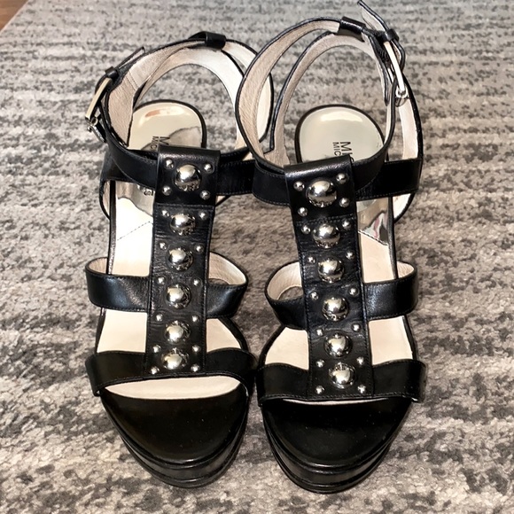 🎉HP🎉 ✨NEW✨ MICHAEL Michael Kors Black and Silver Heels - Picture 1 of 8